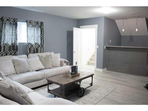 6906 115A Street, Grande Prairie, AB - Indoor Photo Showing Living Room