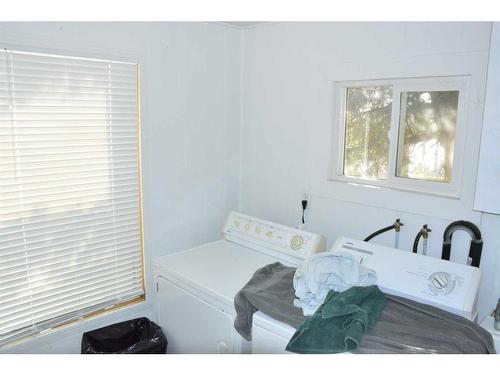 115 1 Avenue Sw, Falher, AB - Indoor Photo Showing Laundry Room