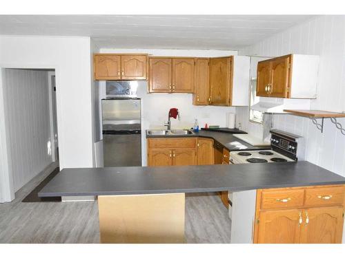 115 1 Avenue Sw, Falher, AB - Indoor Photo Showing Kitchen With Double Sink