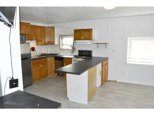 115 1 Avenue Sw, Falher, AB - Indoor Photo Showing Kitchen