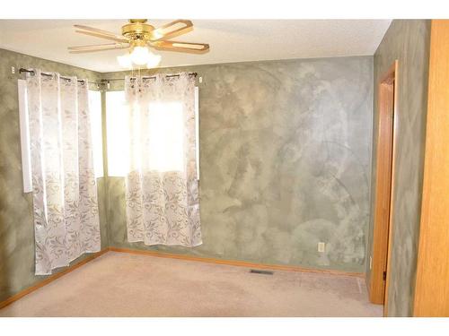 4429 54 Street, Grimshaw, AB - Indoor Photo Showing Bathroom