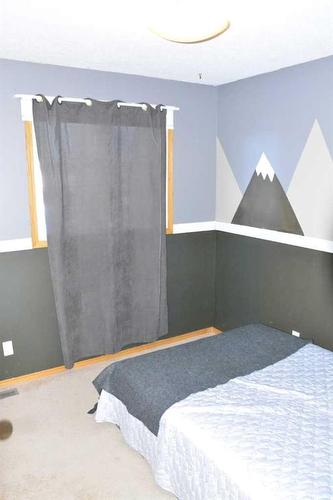 4429 54 Street, Grimshaw, AB - Indoor Photo Showing Bedroom