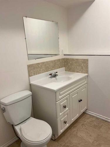 111 6 A Street, Beaverlodge, AB - Indoor Photo Showing Bathroom