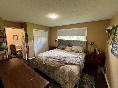 6800 100 Avenue, Peace River, AB - Indoor Photo Showing Bedroom