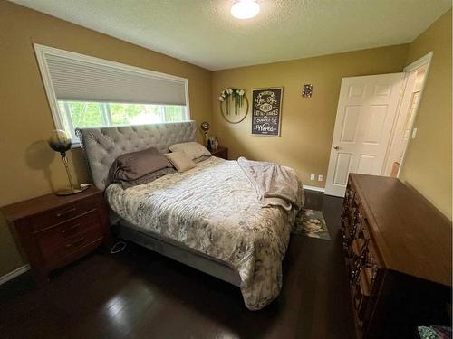 6800 100 Avenue, Peace River, AB - Indoor Photo Showing Bedroom