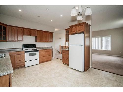 10500 109 Street, Fairview, AB - Indoor Photo Showing Kitchen