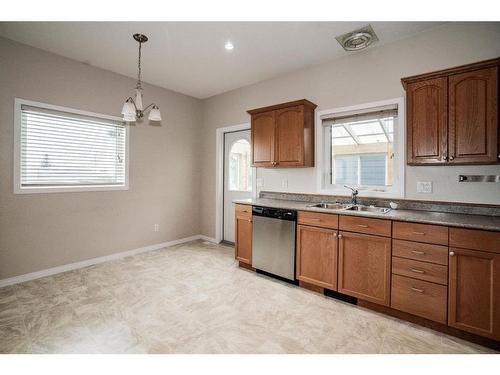 10500 109 Street, Fairview, AB - Indoor Photo Showing Kitchen With Double Sink