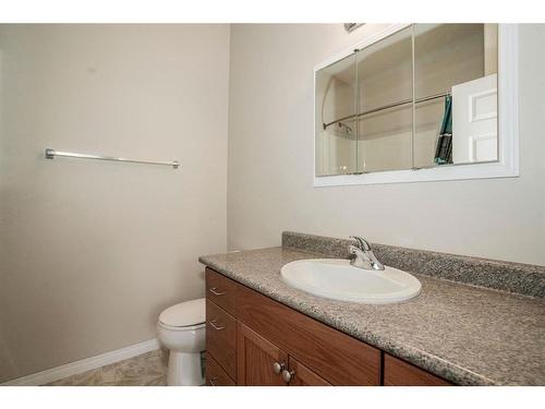 10500 109 Street, Fairview, AB - Indoor Photo Showing Bathroom