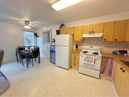 9901 71A Avenue, Grande Prairie, AB - Indoor Photo Showing Kitchen