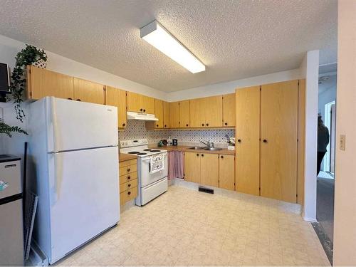 9901 71A Avenue, Grande Prairie, AB - Indoor Photo Showing Kitchen