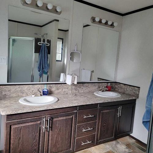 22006 Township Road 820, Rural Northern Sunrise County, AB - Indoor Photo Showing Bathroom