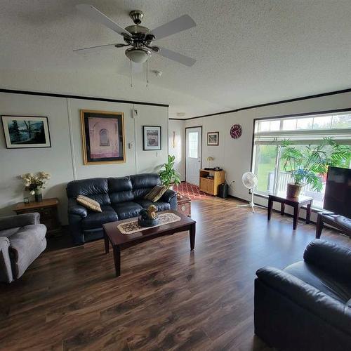 22006 Township Road 820, Rural Northern Sunrise County, AB - Indoor Photo Showing Living Room