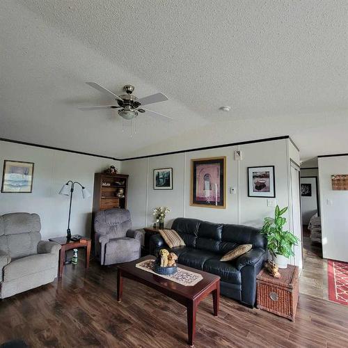 22006 Township Road 820, Rural Northern Sunrise County, AB - Indoor Photo Showing Living Room