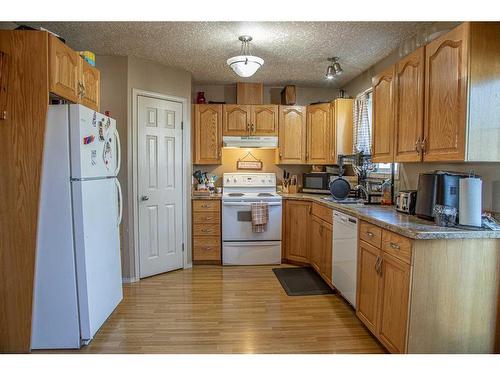 10806 100 Avenue, High Level, AB - Indoor Photo Showing Kitchen