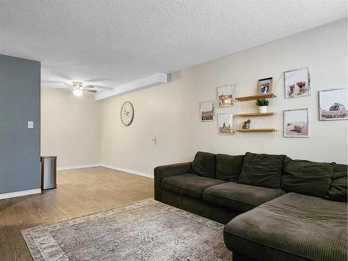 104-11114 Hoppe Avenue, Grande Cache, AB - Indoor Photo Showing Living Room