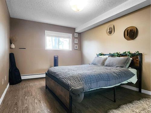 104-11114 Hoppe Avenue, Grande Cache, AB - Indoor Photo Showing Bedroom