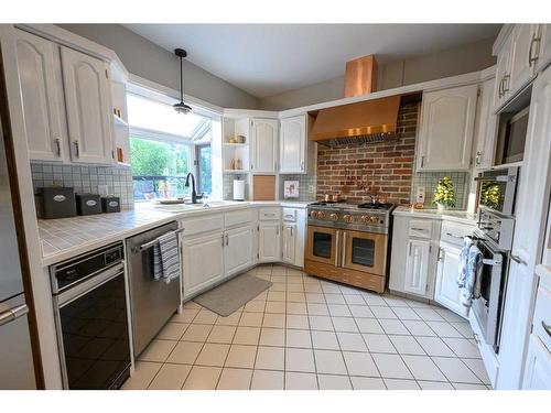 6101 96A Street, Grande Prairie, AB - Indoor Photo Showing Kitchen With Upgraded Kitchen