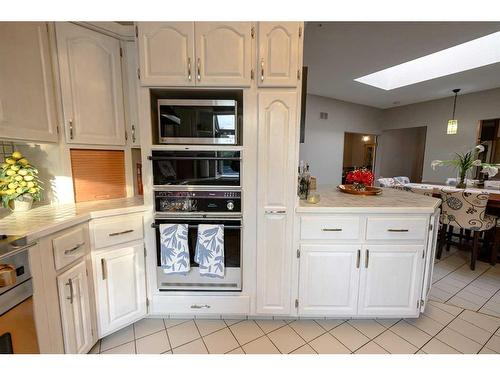 6101 96A Street, Grande Prairie, AB - Indoor Photo Showing Kitchen