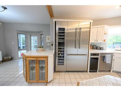 6101 96A Street, Grande Prairie, AB - Indoor Photo Showing Kitchen