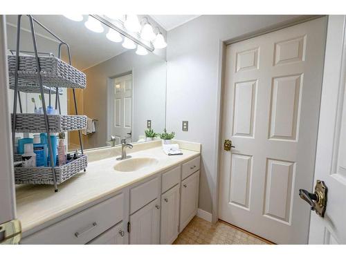 6101 96A Street, Grande Prairie, AB - Indoor Photo Showing Bathroom