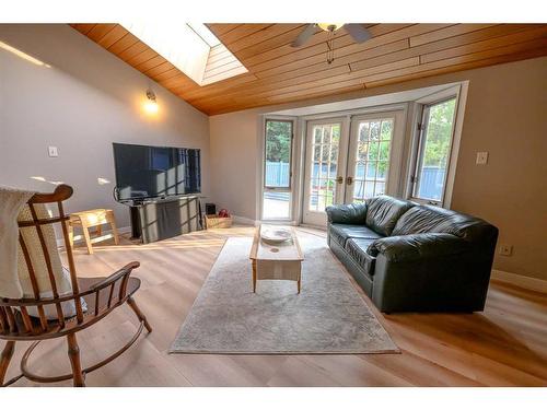 6101 96A Street, Grande Prairie, AB - Indoor Photo Showing Living Room