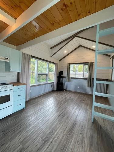 16-160 Peace River Avenue, Joussard, AB - Indoor Photo Showing Kitchen