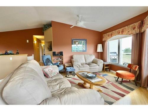 231045 Highway 684, Rural Peace No. 135, M.D. Of, AB - Indoor Photo Showing Living Room