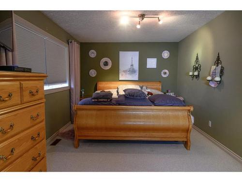 710049 71 Range, Rural Grande Prairie No. 1, County Of, AB - Indoor Photo Showing Bedroom