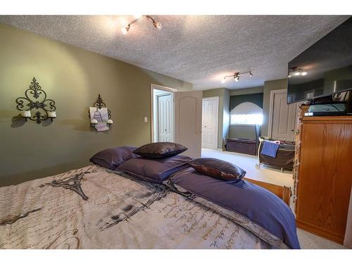 710049 71 Range, Rural Grande Prairie No. 1, County Of, AB - Indoor Photo Showing Bedroom