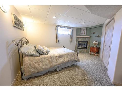 710049 71 Range, Rural Grande Prairie No. 1, County Of, AB - Indoor Photo Showing Bedroom