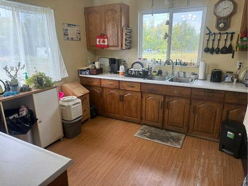 225072 Township Road 832, Rural Peace No. 135, M.D. Of, AB - Indoor Photo Showing Kitchen With Double Sink