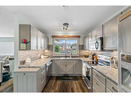 11421 107 Avenue, Fairview, AB - Indoor Photo Showing Kitchen With Upgraded Kitchen