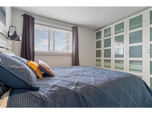 11421 107 Avenue, Fairview, AB - Indoor Photo Showing Bedroom