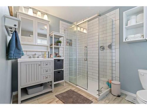 11421 107 Avenue, Fairview, AB - Indoor Photo Showing Bathroom