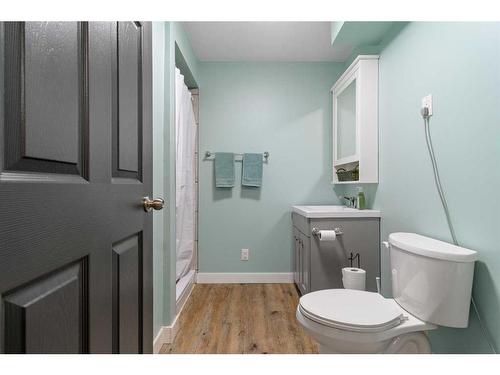 11421 107 Avenue, Fairview, AB - Indoor Photo Showing Bathroom