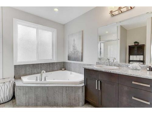 8565 72 Avenue, Grande Prairie, AB - Indoor Photo Showing Bathroom