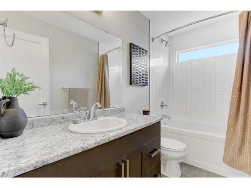 8565 72 Avenue, Grande Prairie, AB - Indoor Photo Showing Bathroom