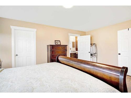 2-100011 Twp 722 Road, Rural Grande Prairie No. 1, County Of, AB - Indoor Photo Showing Bedroom