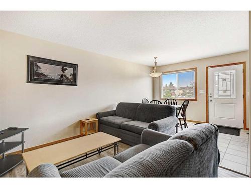 101-105, 201-205, 301-305-9225 93 Avenue, Grande Prairie, AB - Indoor Photo Showing Living Room