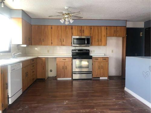 10507 105 Street, High Level, AB - Indoor Photo Showing Kitchen