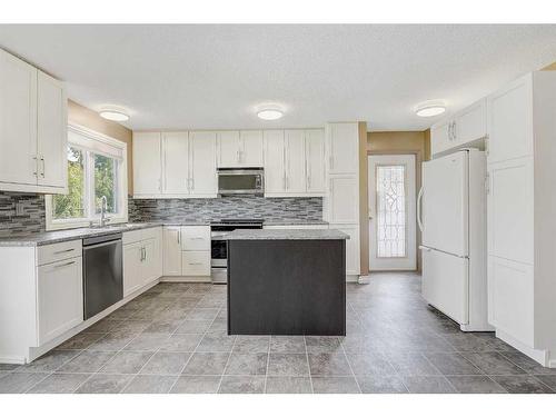 10319 104Ave, Grande Cache, AB - Indoor Photo Showing Kitchen With Upgraded Kitchen