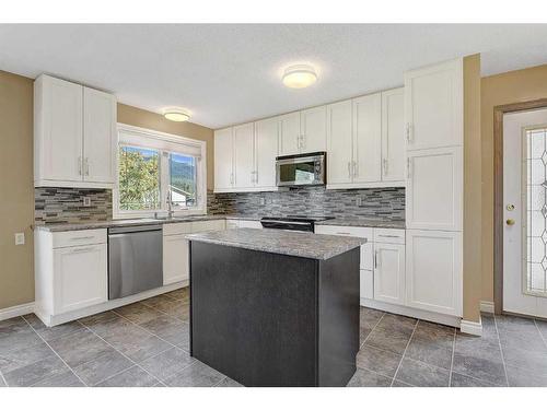 10319 104Ave, Grande Cache, AB - Indoor Photo Showing Kitchen With Upgraded Kitchen