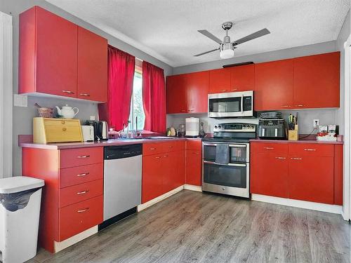 11083 Swann Drive, Grande Cache, AB - Indoor Photo Showing Kitchen