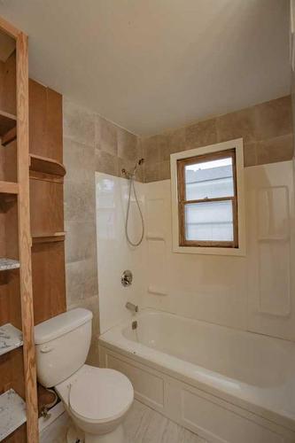 4801 49 Ave, Grimshaw, AB - Indoor Photo Showing Bathroom