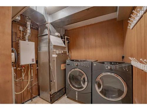 4801 49 Ave, Grimshaw, AB - Indoor Photo Showing Laundry Room