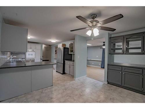 4801 49 Ave, Grimshaw, AB - Indoor Photo Showing Kitchen With Double Sink