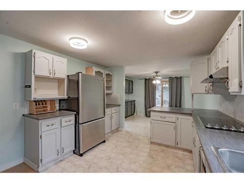 4801 49 Ave, Grimshaw, AB - Indoor Photo Showing Kitchen