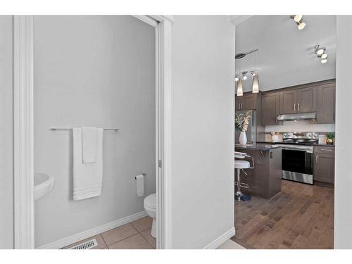 168 Legacy Crescent Se, Calgary, AB - Indoor Photo Showing Kitchen