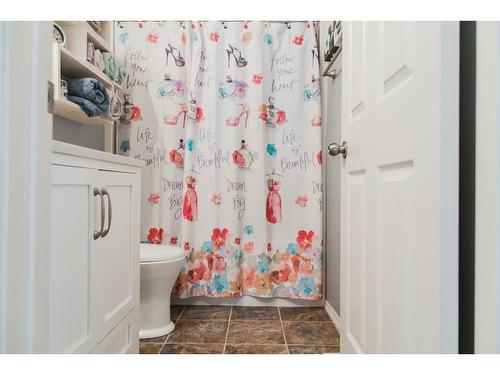 10142 115 Avenue, Grande Prairie, AB - Indoor Photo Showing Bathroom