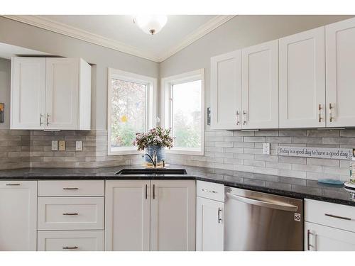 10142 115 Avenue, Grande Prairie, AB - Indoor Photo Showing Kitchen